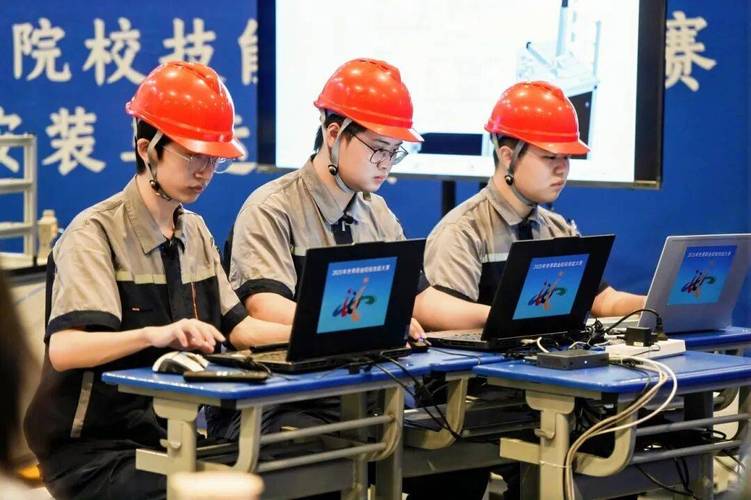 匠心筑夢，智造未來——機(jī)電學(xué)子在2025年世界職業(yè)院校技能大賽爭奪賽機(jī)電設(shè)備安裝與運(yùn)維賽道紀(jì)實(shí)